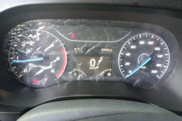 Used JMC Fushun 2023 2.0T Manual Diesel Long-Wheelbase High-Roof Business Van with Dual Rear Tires 6–9 Seats Instrument Cluster
