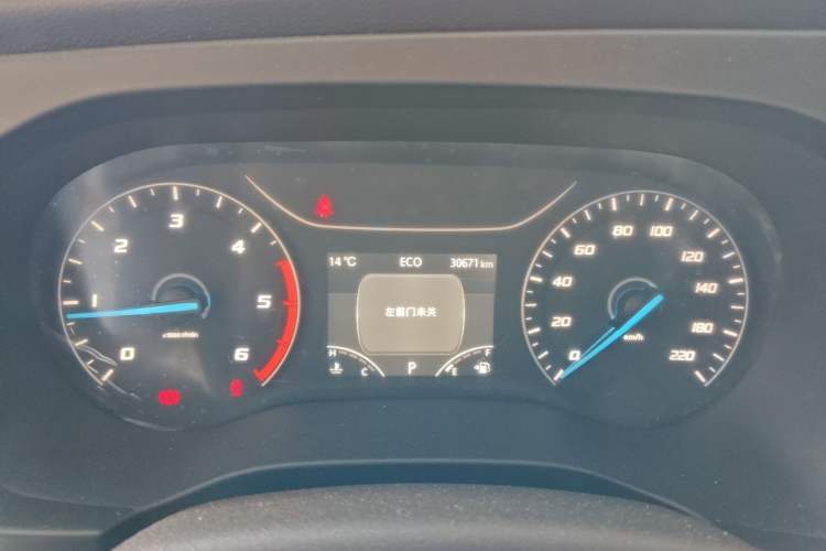 Used JMC Fushun 2023 2.0T Automatic Short-Wheelbase Mid-Top Commercial Multi-Purpose 6-Seater Passenger Vehicle Instrument Cluster