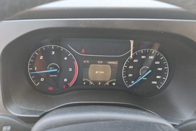 Used JMC Fushun 2023 2.0T Automatic Mid-Range Mid-Roof Commercial Multi-Purpose 7-Seater Passenger Vehicle Instrument Cluster