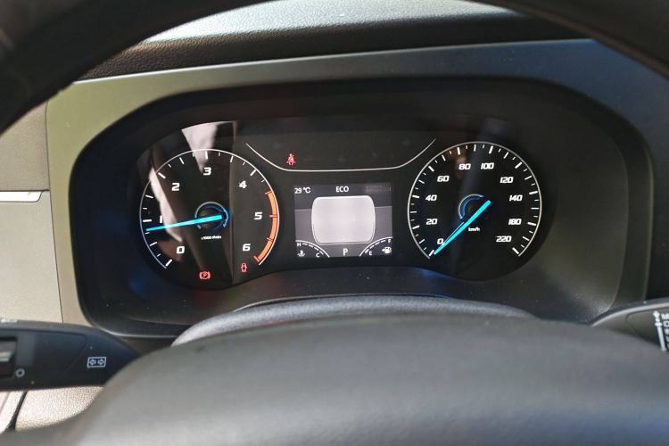 Used JMC Fushun 2023 2.0T Automatic Short-Wheelbase Mid-Top Commercial Multi-Purpose 6-Seater Passenger Vehicle Instrument Cluster