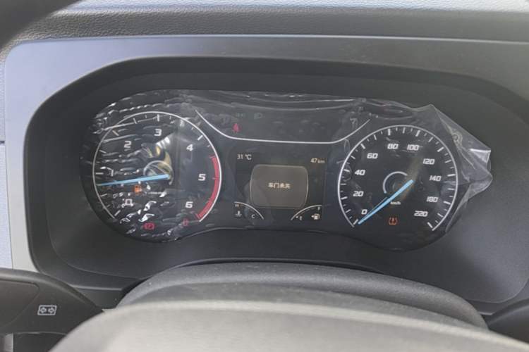 Used JMC Fushun 2023 2.0T Manual Short-Wheelbase Low-Roof Commercial Van 2/3 Seats with Lift-Up Tailgate Instrument Cluster