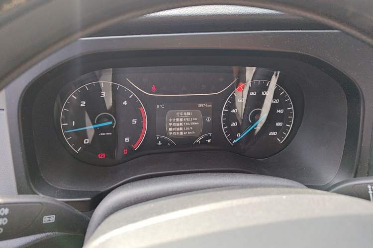 Used JMC Fushun 2023 2.0T Manual Short-Wheelbase Mid-Height Commercial Multi-Purpose 5-Seater Passenger Vehicle Instrument Cluster