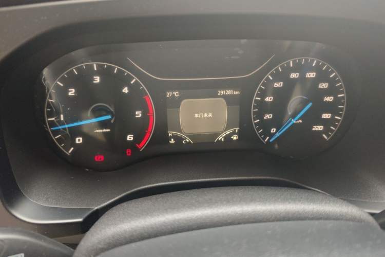 Used JMC Fushun 2023 2.0T Manual Diesel Long-Wheelbase High-Roof Business Van with Dual Rear Tires 6–9 Seats Instrument Cluster