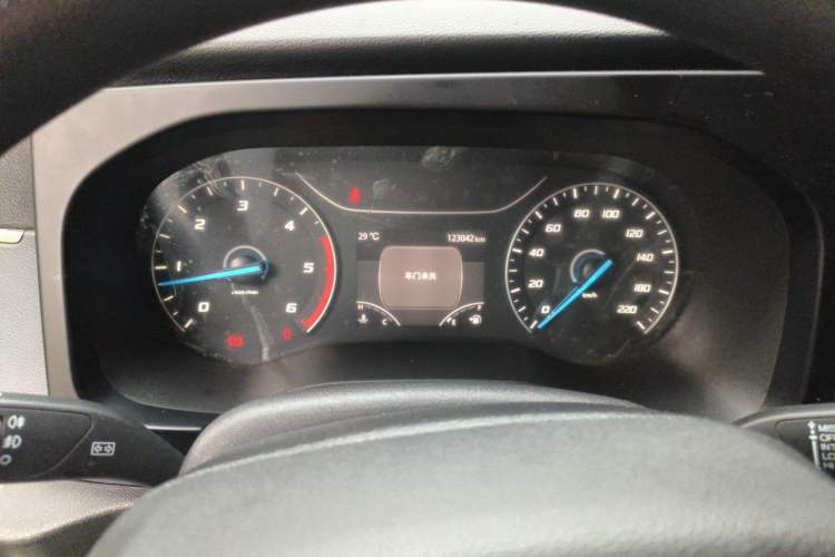 Used JMC Fushun 2023 2.0T Manual Short-Wheelbase Mid-Top Commercial Multi-Purpose 6-Seater Passenger Vehicle Instrument Cluster