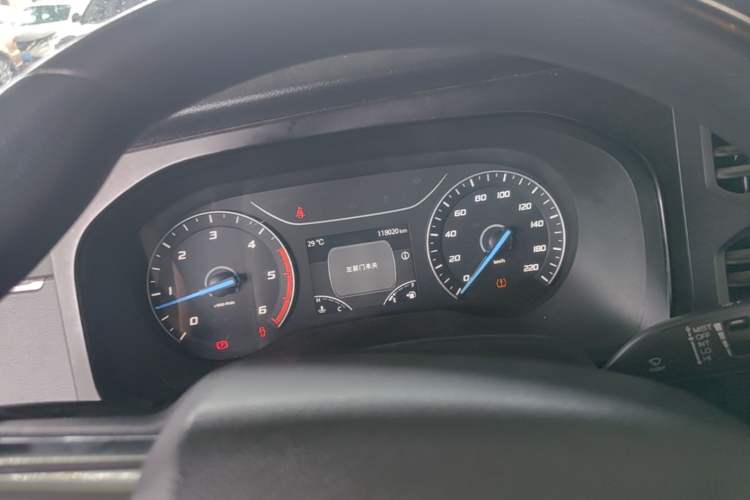 Used JMC Fushun 2023 2.0T Manual Short-Wheelbase Low-Roof Commercial Multi-Purpose Passenger Vehicle 6 Seats with Dual-Opening Tailgate Instrument Cluster