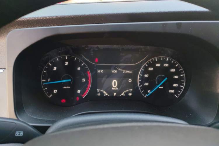 Used JMC Fushun 2023 2.0T Automatic Short-Wheelbase Mid-Height Commercial Multi-Purpose Passenger Vehicle 5 Seats Instrument Cluster