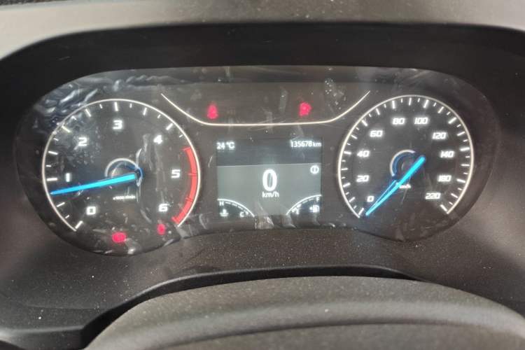 Used JMC Fushun 2023 2.0T Manual Mid-Drive Mid-Roof Commercial Multi-Purpose 7-Seater Passenger Vehicle Instrument Cluster