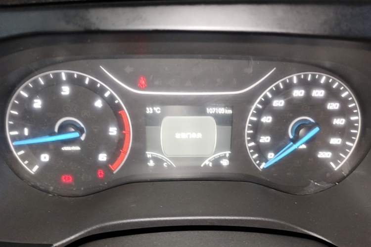 Used JMC Fushun 2023 2.0T Manual Short Wheelbase Low-Roof Commercial Multi-Purpose Passenger Vehicle 6 Seats with Lift-Up Tailgate Instrument Cluster