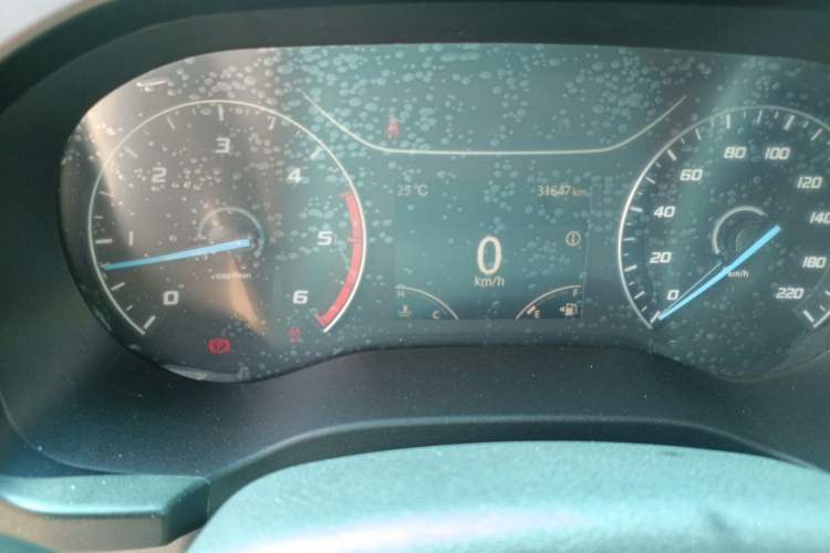 Used JMC Fushun 2023 2.0T Manual Mid-axle Mid-roof Commercial Multi-purpose 6-Seater Passenger Vehicle Instrument Cluster
