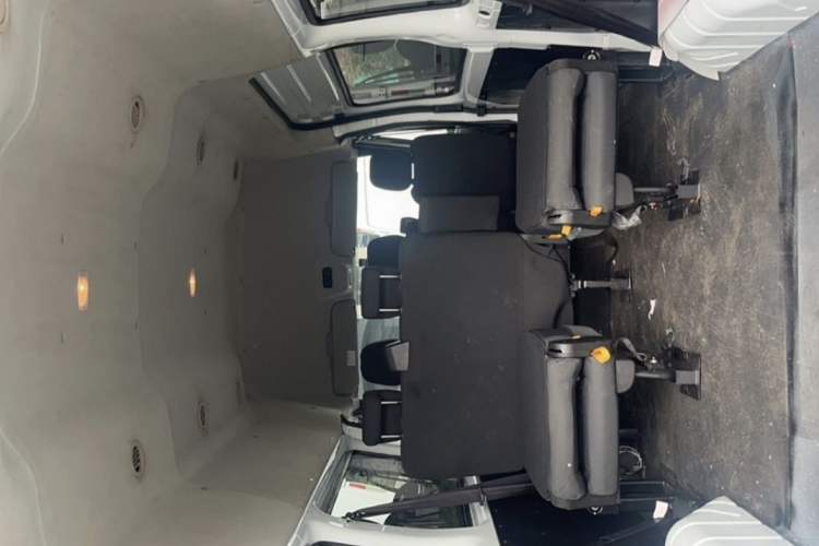 Used JMC Fushun 2023 2.0T Manual Diesel Long-Wheelbase High-Roof Business Van with Dual Rear Tires 6–9 Seats Instrument Cluster