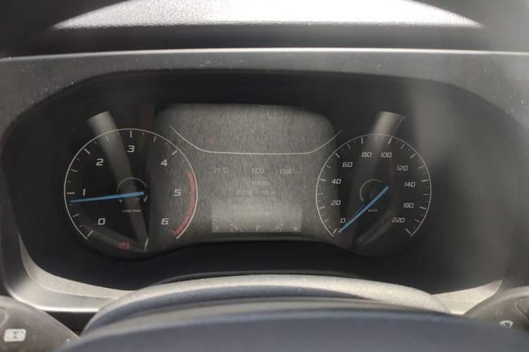 Used JMC Fushun 2023 2.0T Automatic Short-Wheelbase Low-Roof Commercial Van 2/3 Seats with Lift-Up Tailgate Instrument Cluster