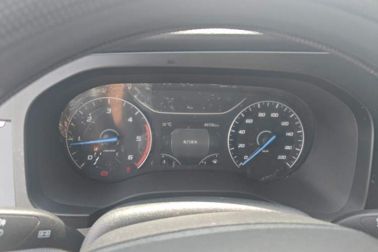 Used JMC Fushun 2023 2.0T Automatic Long-Wheelbase Mid-to-High Roof Commercial Van-Type Transport Vehicle – 2/3 Seats Instrument Cluster