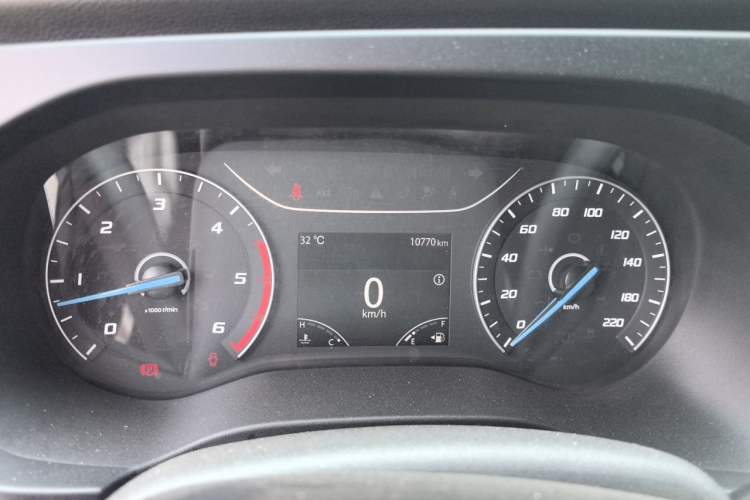 Used JMC Fushun 2023 2.0T Manual Short-Wheelbase Mid-Top Commercial Multi-Purpose 6-Seater Passenger Vehicle Instrument Cluster