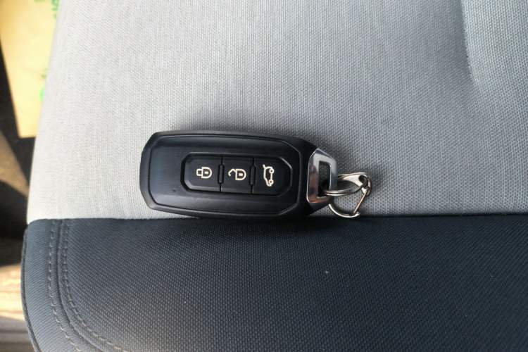 Used JMC Fushun 2023 2.0T Automatic Mid-axle Mid-roof Business-Class 9-Seater Interior 1