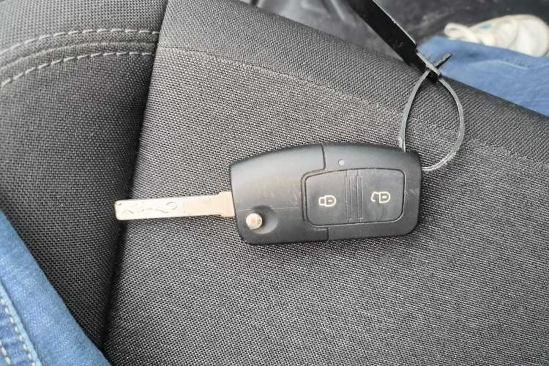 Used JMC Fushun 2023 2.0T Manual Short-Wheelbase Mid-Height Commercial Multi-Purpose 5-Seater Passenger Vehicle Interior 1