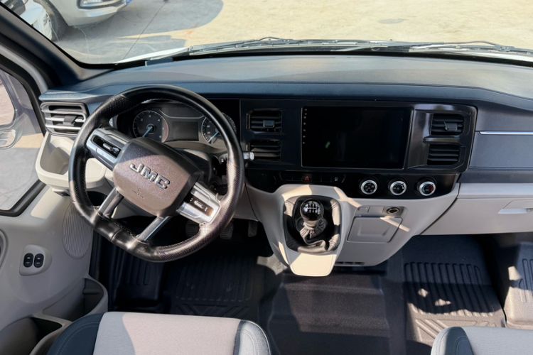 Used JMC Fushun 2023 2.0T Manual Mid-Roof Mid-Height Passenger Version Business-Class 9-Seater (Non-Commercial) Interior 1