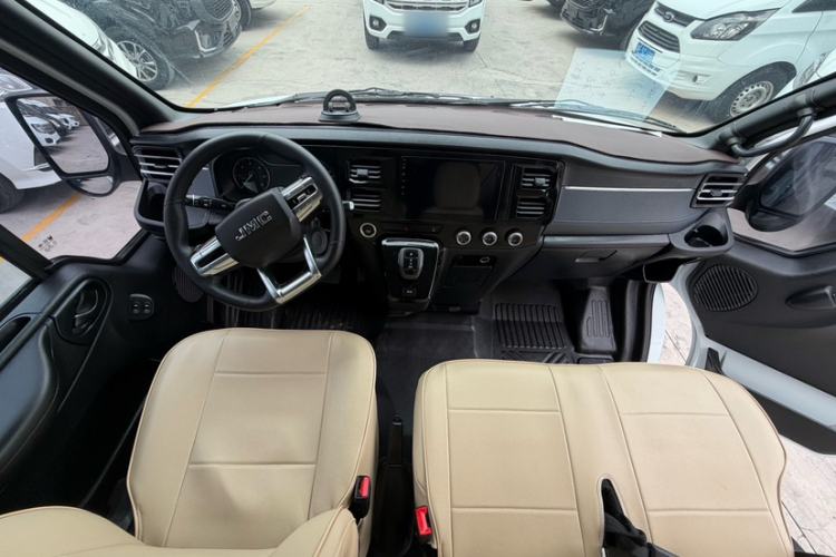 Used JMC Fushun 2023 2.0T Automatic Short-Wheelbase Low-Roof Commercial & Multi-Purpose Passenger Vehicle 6 Seats with Lift-Up Tailgate Interior 2
