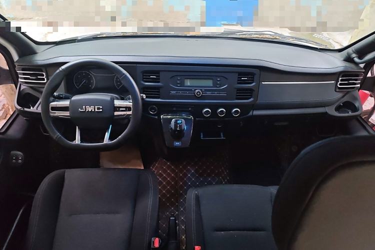 Used JMC Fushun 2023 2.0T Automatic Short-Wheelbase Mid-Top Commercial Multi-Purpose 6-Seater Passenger Vehicle Interior 2