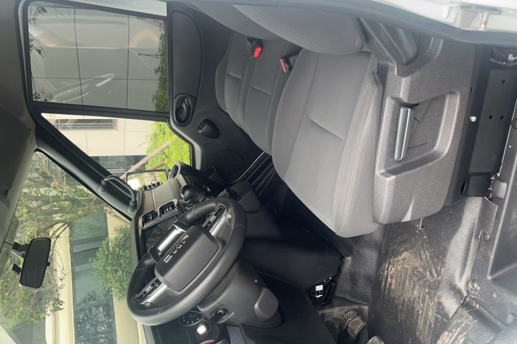 Used JMC Fushun 2023 2.0T Manual Diesel Long-Wheelbase High-Roof Business Van with Dual Rear Tires 6–9 Seats Interior 2