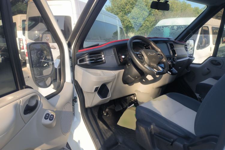 Used JMC Fushun 2023 2.0T Automatic Mid-axle Mid-roof Business-Class 9-Seater Interior 3