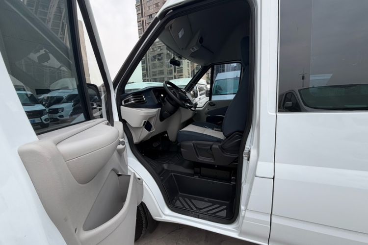 Used JMC Fushun 2023 2.0T Automatic Mid-Roof Business Class 9 (Non-Commercial) Interior 3