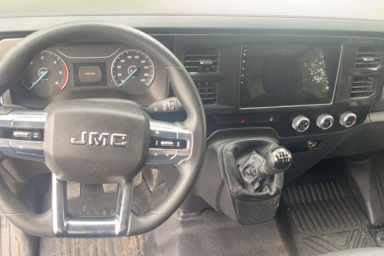 Used JMC Fushun 2023 2.0T Manual Diesel Long-Wheelbase High-Roof Business Van with Dual Rear Tires 6–9 Seats Interior 3