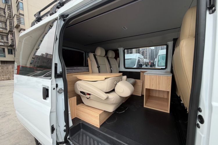 Used JMC Fushun 2023 2.0T Automatic Short-Wheelbase Low-Roof Commercial & Multi-Purpose Passenger Vehicle 6 Seats with Lift-Up Tailgate Interior 4