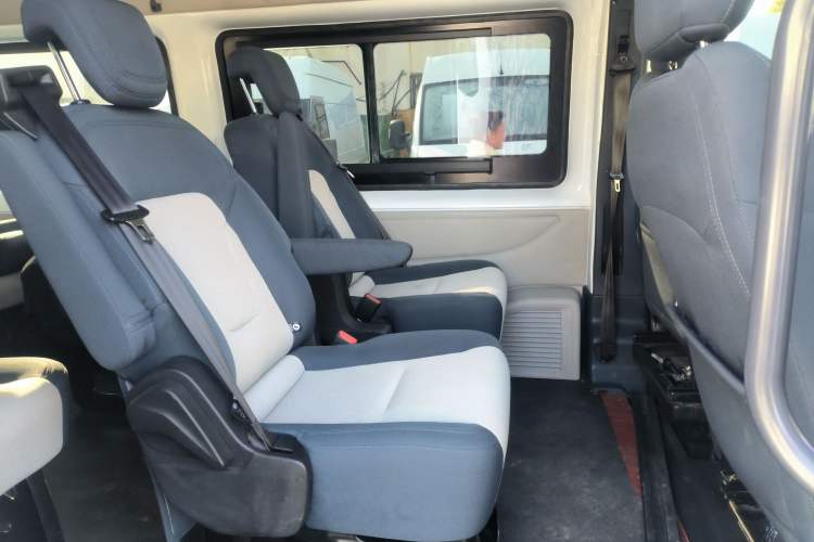 Used JMC Fushun 2023 2.0T Automatic Mid-axle Mid-roof Business-Class 9-Seater Interior 4