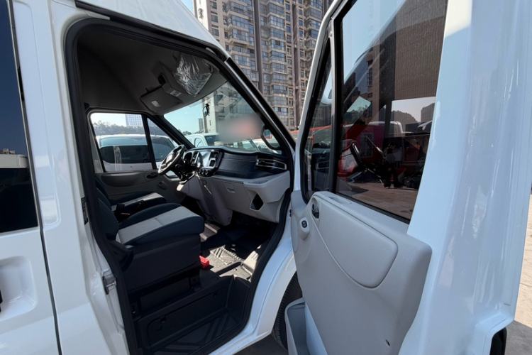 Used JMC Fushun 2023 2.0T Manual Mid-Roof Mid-Height Passenger Version Business-Class 9-Seater (Non-Commercial) Interior 4
