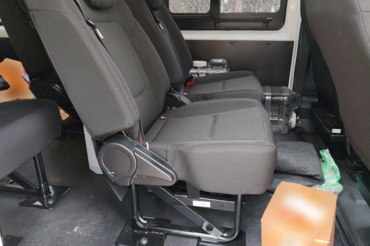 Used JMC Fushun 2023 2.0T Automatic Mid-Range Mid-Roof Commercial Multi-Purpose 6-Seater Passenger Vehicle Interior 4