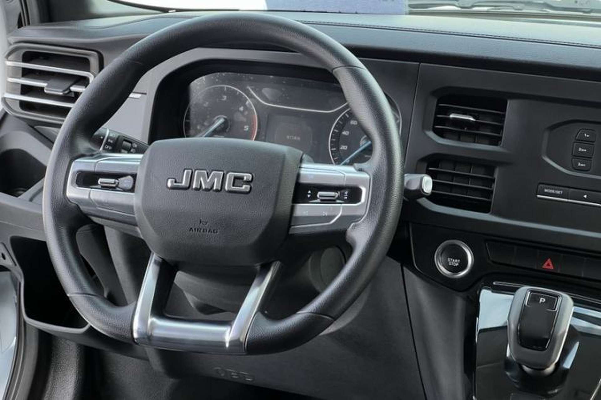 Used JMC Fushun 2023 2.0T Automatic Short-Wheelbase Mid-Top Commercial Multi-Purpose 6-Seater Passenger Vehicle Interior 5