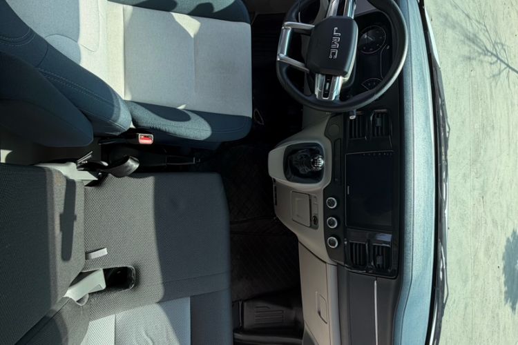 Used JMC Fushun 2023 2.0T Manual Mid-axle Mid-roof Business-Class 9-Seater (Non-Commercial) Interior 6