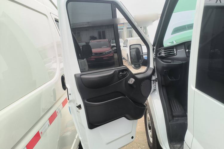 Used JMC Fushun 2023 2.0T Manual Short-Wheelbase Mid-Height Commercial Multi-Purpose 5-Seater Passenger Vehicle Interior 7