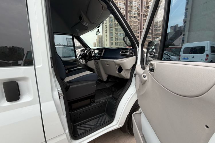 Used JMC Fushun 2023 2.0T Automatic Mid-Roof Business Class 9 (Non-Commercial) Interior 7
