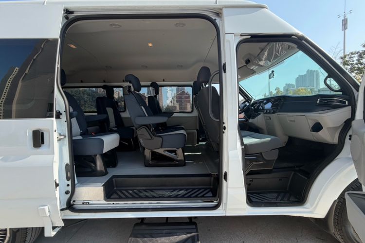 Used JMC Fushun 2023 2.0T Manual Mid-axle Mid-roof Business-Class 9-Seater (Non-Commercial) Interior 8