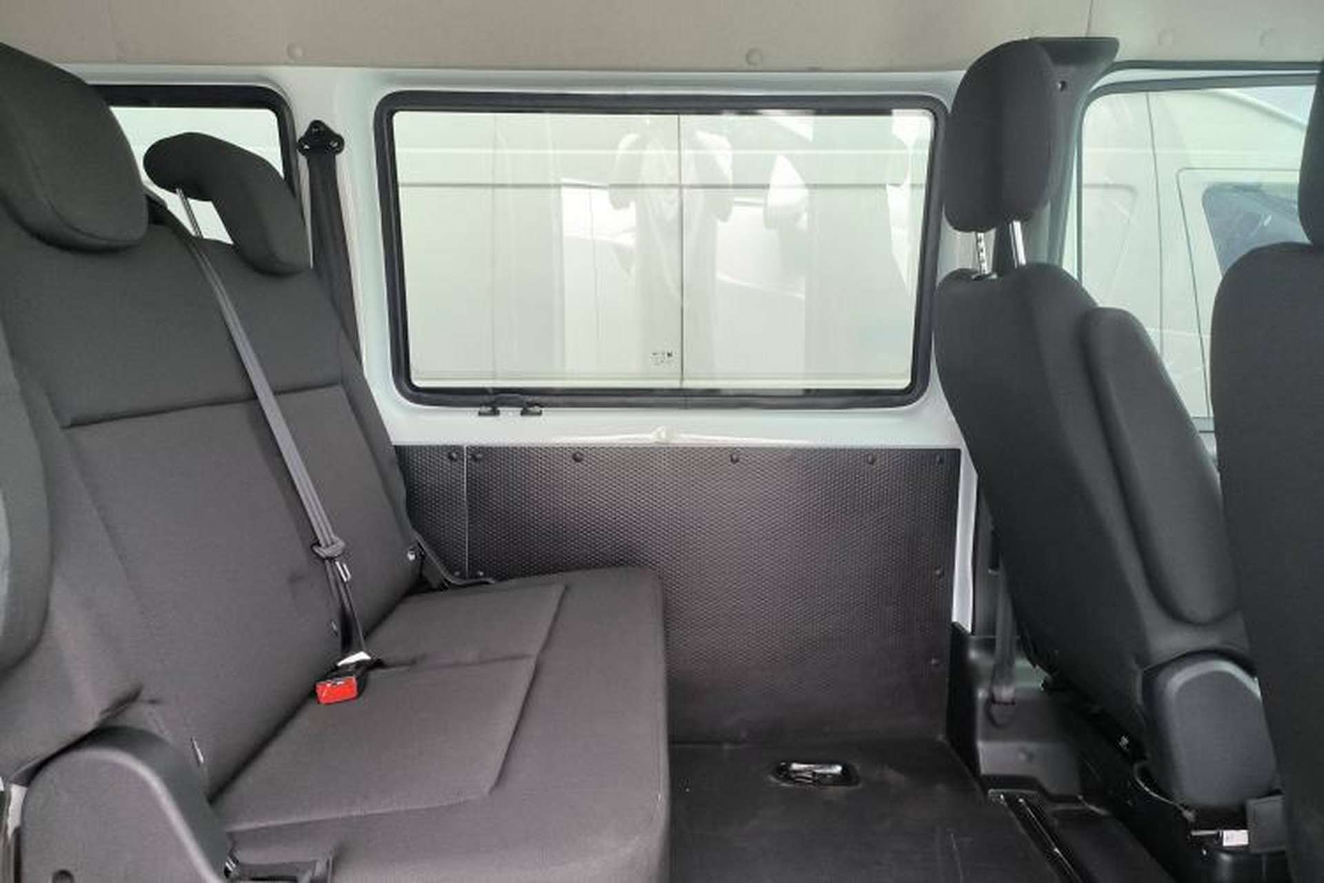 Used JMC Fushun 2023 2.0T Manual Short-Wheelbase Mid-Height Commercial Multi-Purpose 5-Seater Passenger Vehicle Interior 8