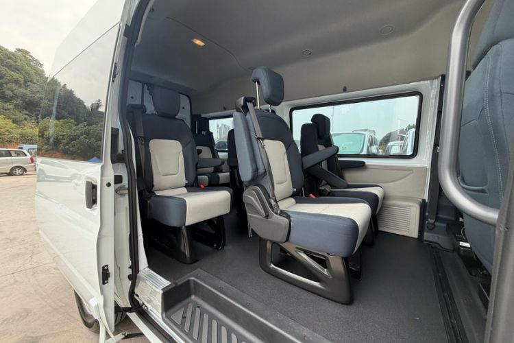 Used JMC Fushun 2023 2.0T Automatic Mid-Roof Business Class 9 (Non-Commercial) Interior 8
