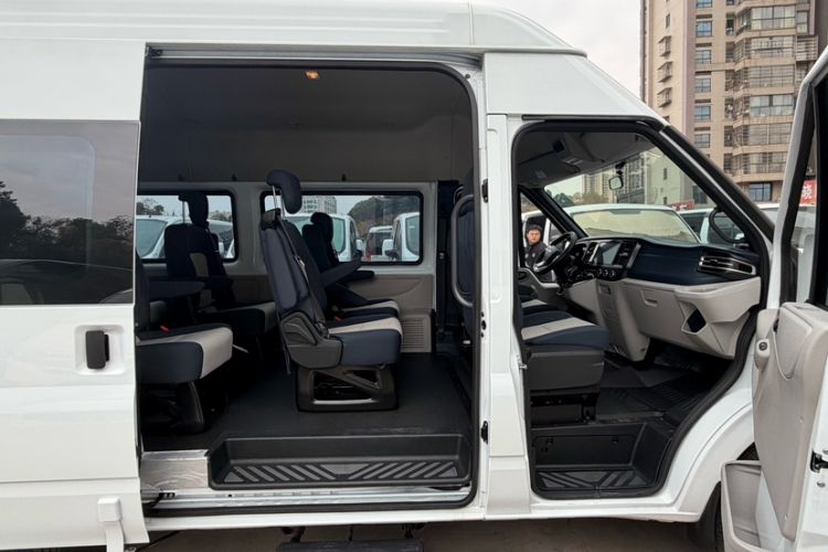 Used JMC Fushun 2023 2.0T Automatic Mid-Roof Business Class 9 (Non-Commercial) Interior 9