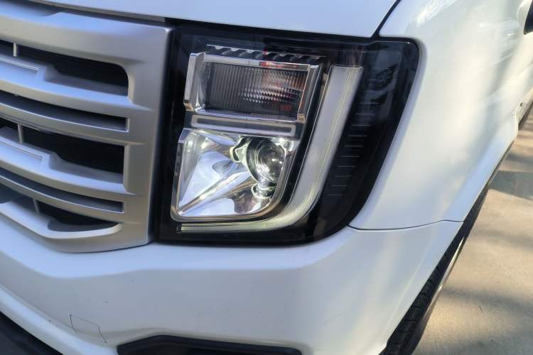 Used JMC Fushun 2023 2.0T Automatic Mid-axle Mid-roof Business-Class 9-Seater Left Front Headlight