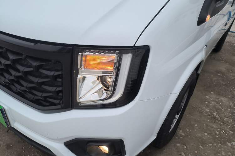Used JMC Fushun 2023 2.0T Manual Short-Wheelbase Mid-Height Commercial Multi-Purpose 5-Seater Passenger Vehicle Left Front Headlight