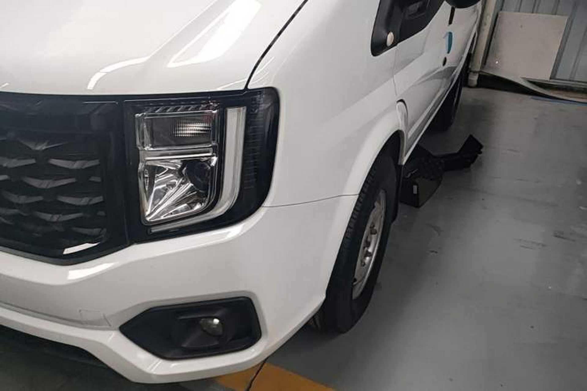 Used JMC Fushun 2023 2.0T Manual Short-Wheelbase Mid-Height Commercial Multi-Purpose 5-Seater Passenger Vehicle Left Front Headlight