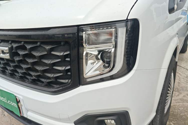 Used JMC Fushun 2023 2.0T Automatic Short-Wheelbase Low-Roof Commercial & Multi-Purpose Passenger Vehicle 6-Seater with Dual-Opening Tailgate Left Front Headlight