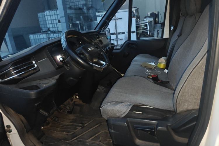 Used JMC Fushun 2023 2.0T Manual Short-Wheelbase Low-Roof Commercial Van 2/3 Seats with Dual-Swing Tailgate Left Front Seat