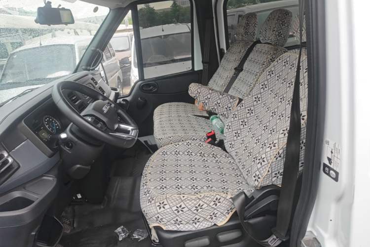 Used JMC Fushun 2023 2.0T Manual Short-Wheelbase Mid-Height Commercial Multi-Purpose 5-Seater Passenger Vehicle Left Front Seat