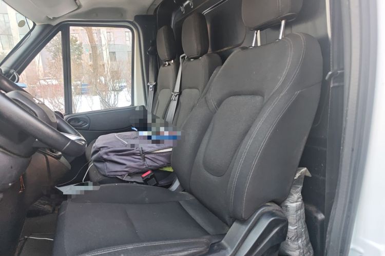 Used JMC Fushun 2023 2.0T Manual Short-Wheelbase Mid-Roof Commercial Van Transporter 2/3 Seats Left Front Seat
