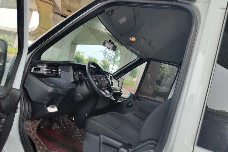 Used JMC Fushun 2023 2.0T Automatic Mid-Range High-Roof Commercial Multi-Purpose 7-Seater Passenger Vehicle Left Front Seat