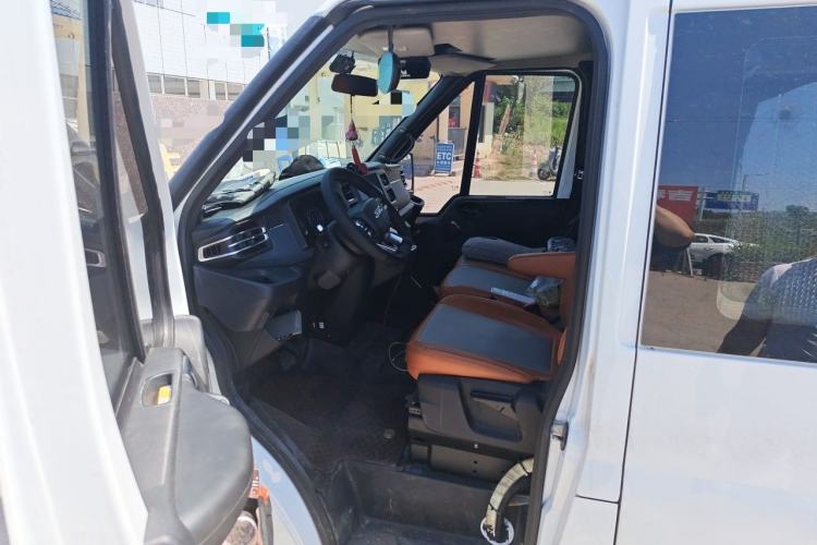 Used JMC Fushun 2023 2.0T Automatic Mid-Range Mid-Roof Commercial Multi-Purpose 7-Seater Passenger Vehicle Left Front Seat
