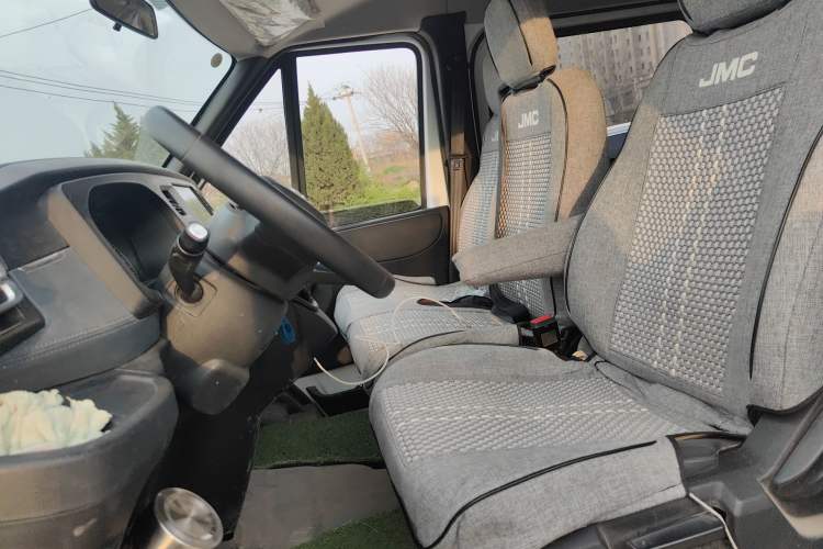 Used JMC Fushun 2023 2.0T Manual Short-Wheelbase Mid-Height Commercial Multi-Purpose 5-Seater Passenger Vehicle Left Front Seat