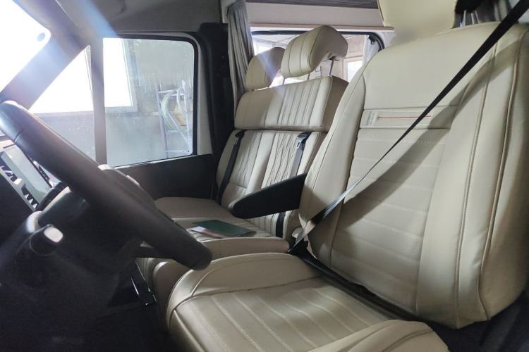 Used JMC Fushun 2023 2.0T Automatic Short-Wheelbase Low-Roof Commercial & Multi-Purpose Passenger Vehicle 6-Seater with Dual-Opening Tailgate Left Front Seat