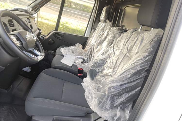 Used JMC Fushun 2023 2.0T Manual Short-Wheelbase Low-Roof Commercial Van 2/3 Seats with Lift-Up Tailgate Left Front Seat
